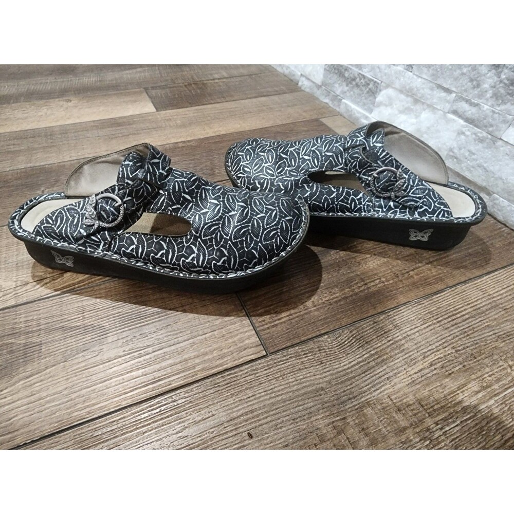 Stylish Black Patterned Women's Sandals